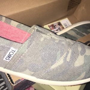 Classic Washed Camo Canvas TOMS Women’s size:9.5
